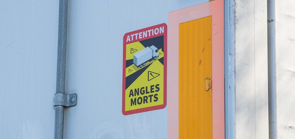 Naklejka na pojazdy ciężarowe  “Angles Morts” - co to znaczy, gdzie naklejać, Wikipedia