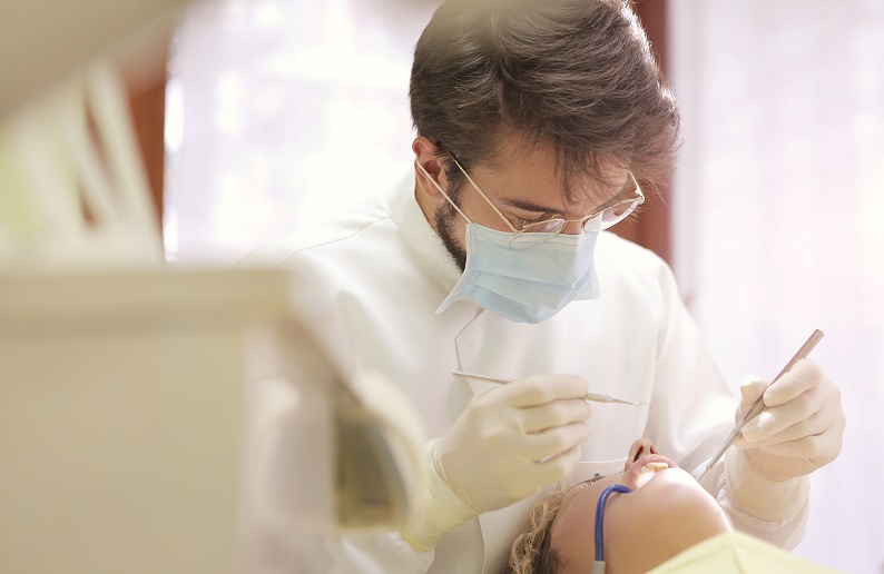 Jak zwracać się do dentysty i lekarza stomatologa Jaka jest różnica między nimi (2)