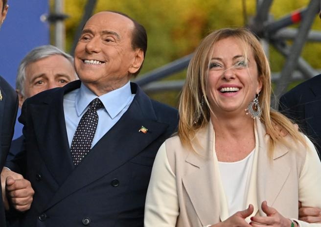 Silvio Berlusconi - kim był, wiek, wzrost, rodzina, dzieci, wnuki, partnerka, młody, życie prywatne (1)