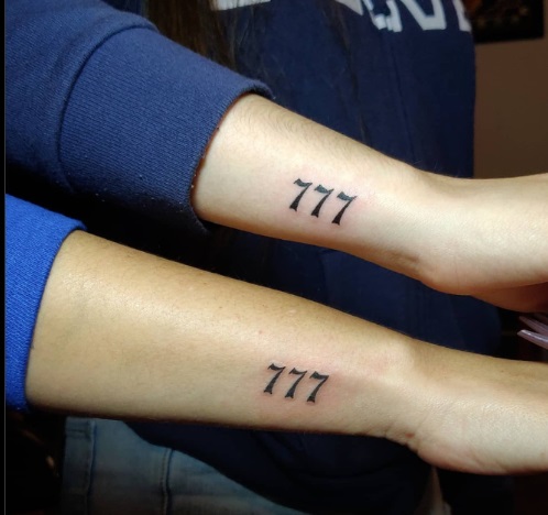 Tatuaż 777 - co oznacza i jakie ma znaczenie Przedstawiamy dokładne i wnikliwe wyjaśnienie
