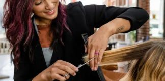 Ile zarabia fryzjer w swoim salonie?